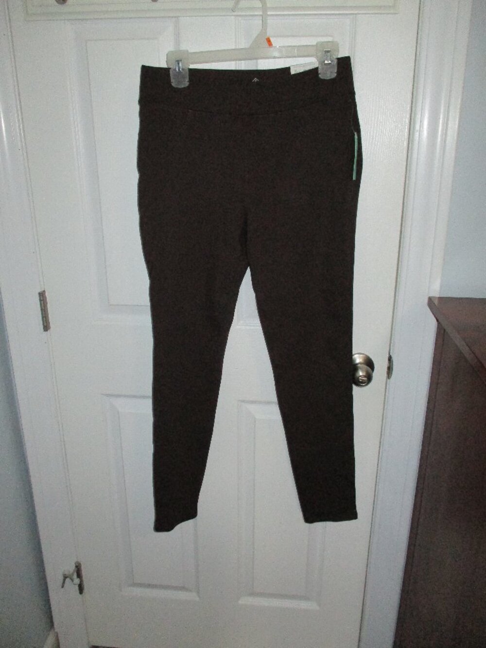 NEW St. John's Bay Women's Comfort Stretch Leggings Medium NWT Brown pants